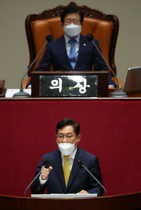 배진교 정의당 원내대표가 22일 국회에서 열린 본회의에서 비교섭단체 대표연설을 하고 있다. 연합뉴스